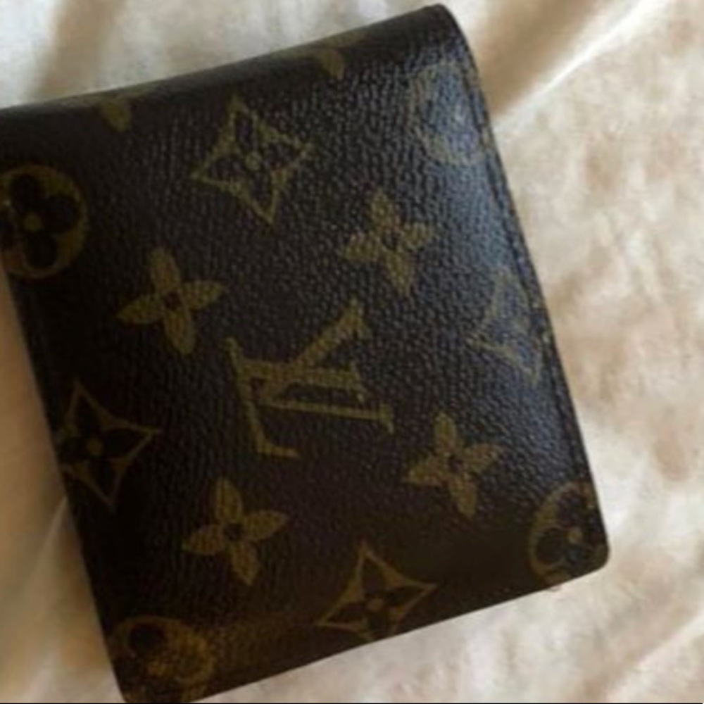Men’s LV wallet